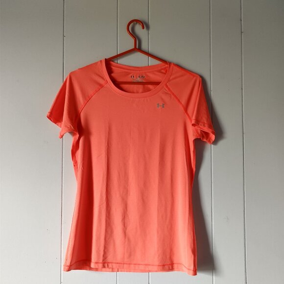 Under Armour Tops - UNDER ARMOUR - Fitted Activewear T-Shirt